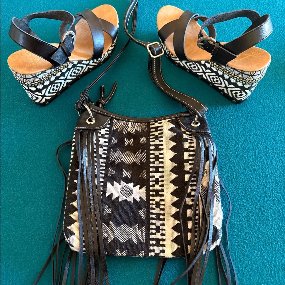 Black and White Patterned Fringe Bag and Sandals Set